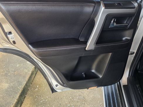 Used 2016 Toyota 4Runner SR5 Premium RWD image 31