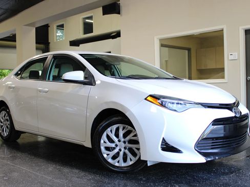 Used 2018 Toyota Corolla LE FWD image 1