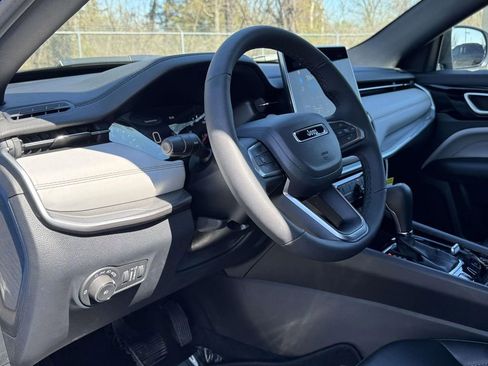 Used 2026 Jeep Compass Limited image 2