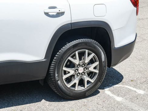 Used 2022 GMC Acadia SLE w/ Driver Convenience Package FWD image 11