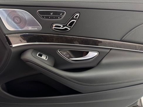 Used 2018 Mercedes-Benz S 560 Sedan image 23