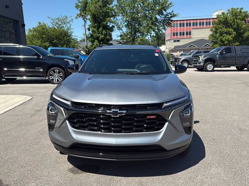 Used 2024 Chevrolet Trax RS w/ Sunroof Package FWD image 8