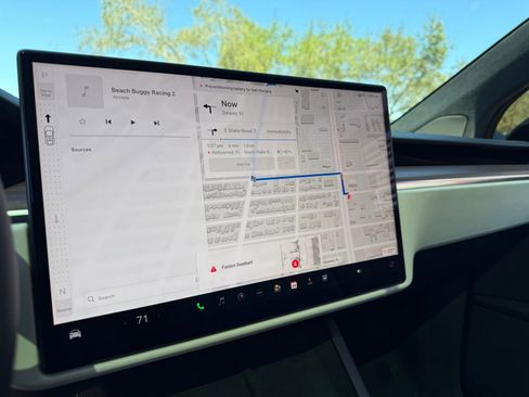 Used 2024 Tesla Model X image 18