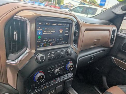 Used 2022 Chevrolet Silverado 1500 High Country w/ Technology Package AWD/4WD image 22