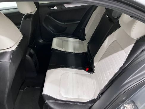 Used 2016 Volkswagen Jetta Sport image 12