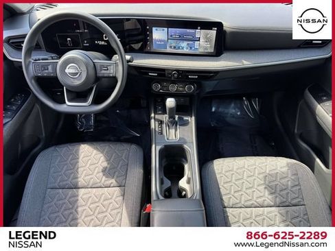 Used 2025 Nissan Kicks SV AWD/4WD image 13
