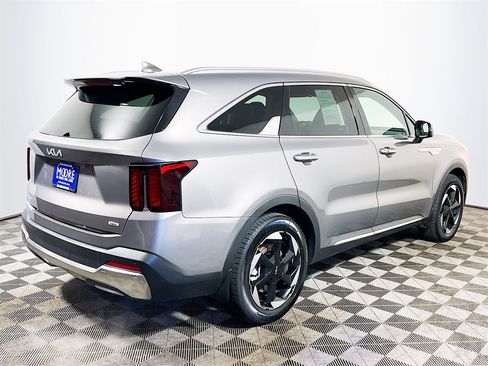 Used 2025 Kia Sorento EX w/ EX Panoramic Sunroof Package image 8