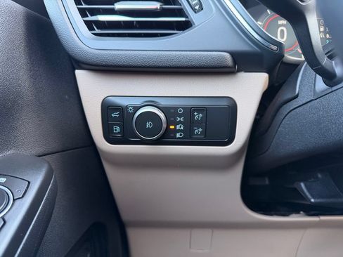 Used 2022 Ford Escape Titanium AWD/4WD image 27