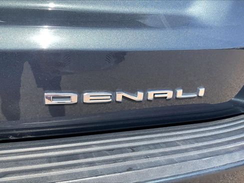 Used 2021 GMC Yukon Denali w/ Denali Premium Package AWD/4WD image 10
