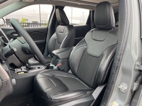 Used 2020 Jeep Cherokee Latitude Plus FWD image 26