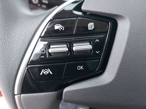 New 2026 Kia Niro LX image 16