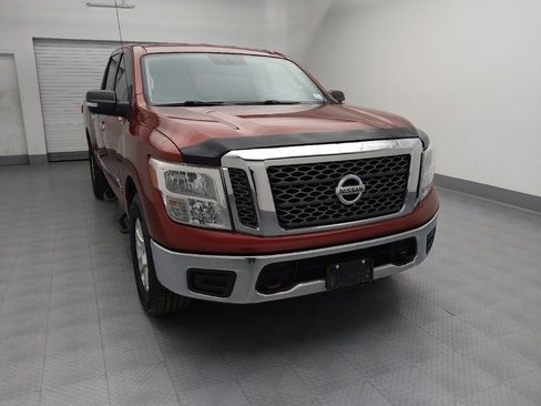 Used 2018 Nissan Titan SV image 14