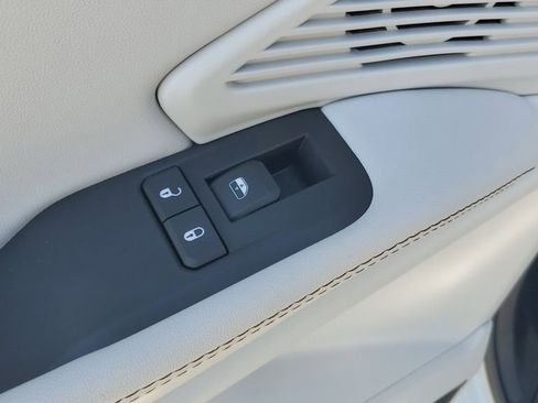 New 2026 Jeep Cherokee Overland image 18