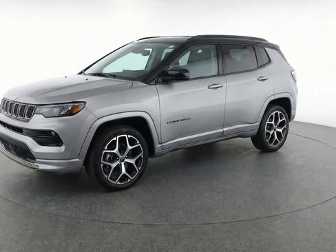 Used 2025 Jeep Compass Limited AWD/4WD image 3