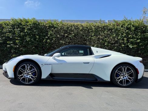 New 2023 Maserati MC20 Spyder image 9