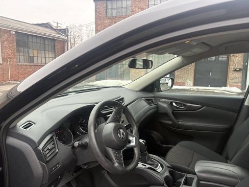 Used 2018 Nissan Rogue S image 18