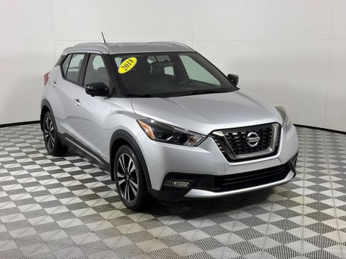 Used 2018 Nissan Kicks SR w/ Premium Package FWD image 3
