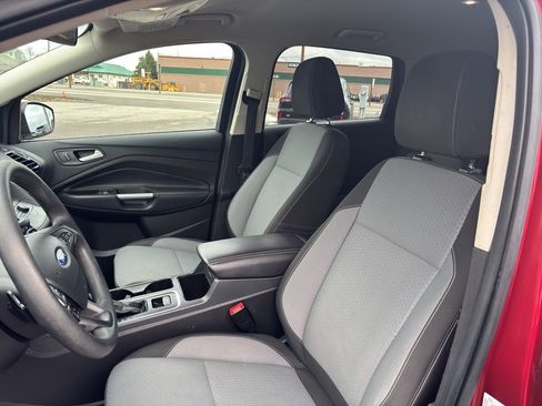 Used 2017 Ford Escape SE w/ Equipment Group 201A image 17