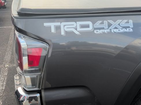 Certified 2022 Toyota Tacoma TRD Off-Road AWD/4WD image 6