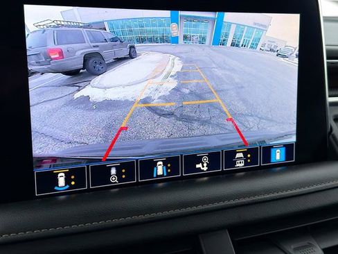 Used 2021 Chevrolet Tahoe Premier w/ Premium Package image 13