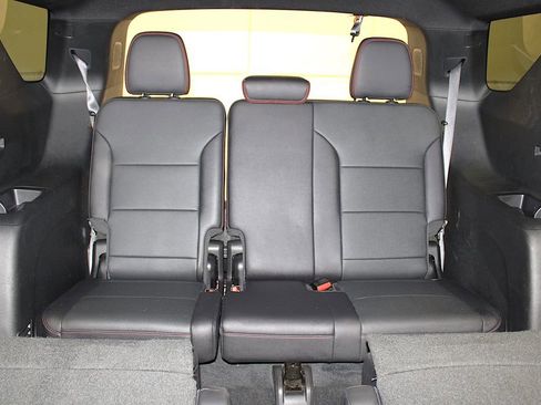 Used 2025 Chevrolet Traverse Z71 w/ LPO, Floor Liner Package AWD/4WD image 37