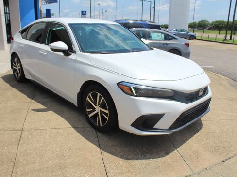 Used 2023 Honda Civic LX image 1