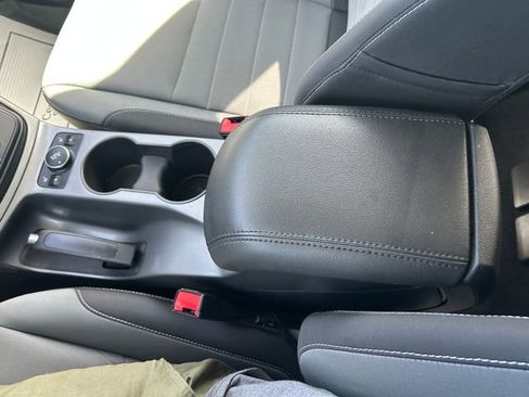 Used 2016 Ford Escape SE w/ Equipment Group 201A AWD/4WD image 19