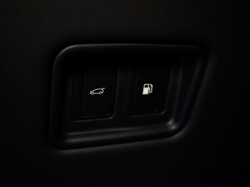 Used 2025 Land Rover Range Rover SE image 32