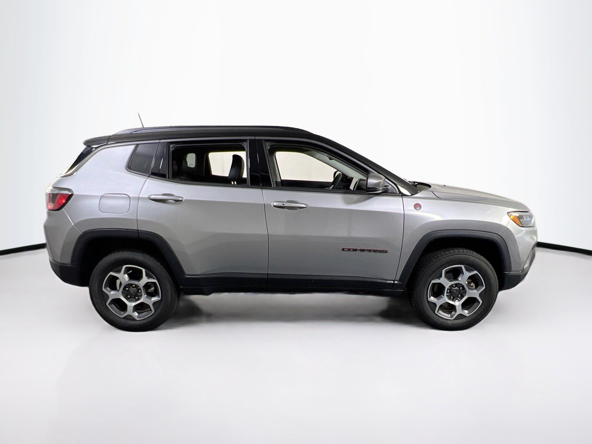 Used 2022 Jeep Compass Trailhawk AWD/4WD image 4