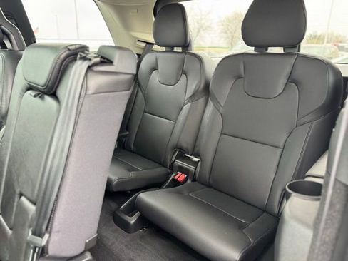 Used 2021 Volvo XC90 T6 Momentum image 13