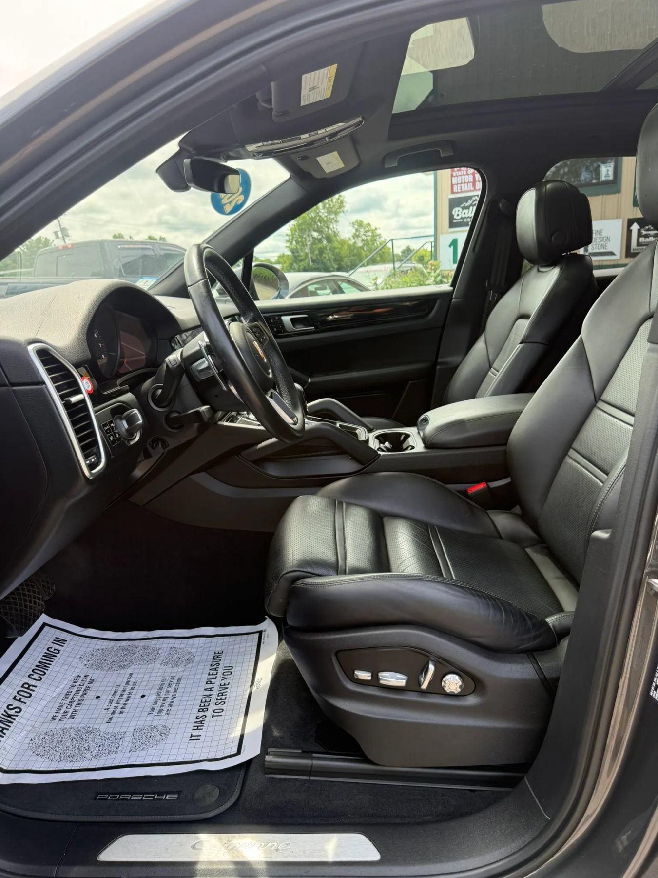 Used 2021 Porsche Cayenne AWD/4WD image 24