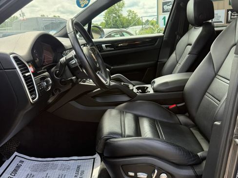 Used 2021 Porsche Cayenne AWD/4WD image 24