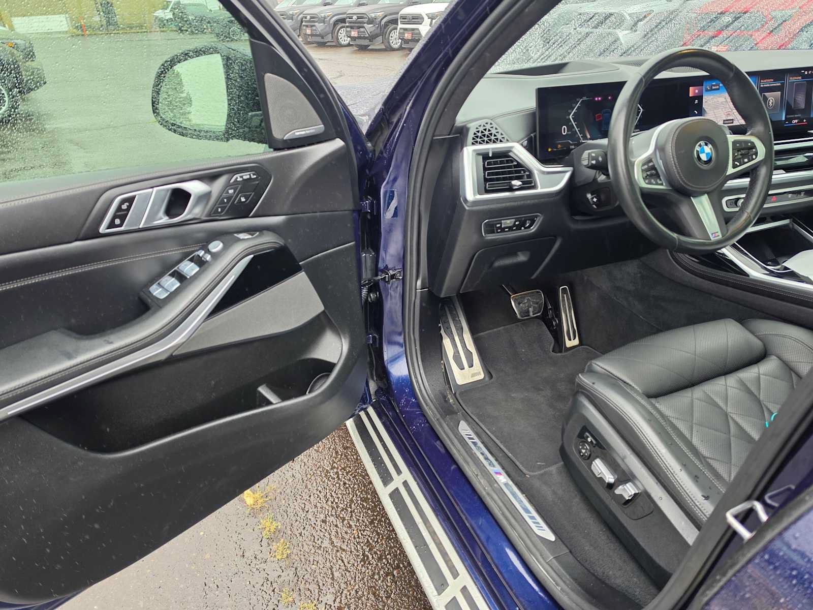 Used 2023 BMW X7 xDrive40i w/ M Sport Package AWD/4WD image 21
