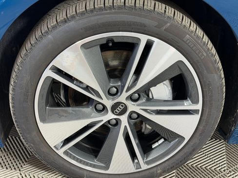 Used 2025 Audi A6 e-tron Premium w/ Convenience Package image 12