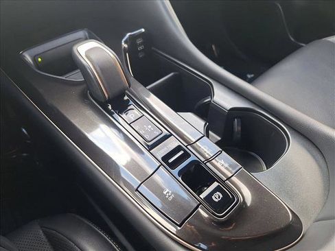 Certified 2025 Toyota Crown Signia image 14