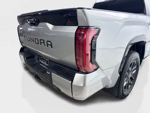 Used 2022 Toyota Tundra Platinum w/ Advanced Package AWD/4WD image 18