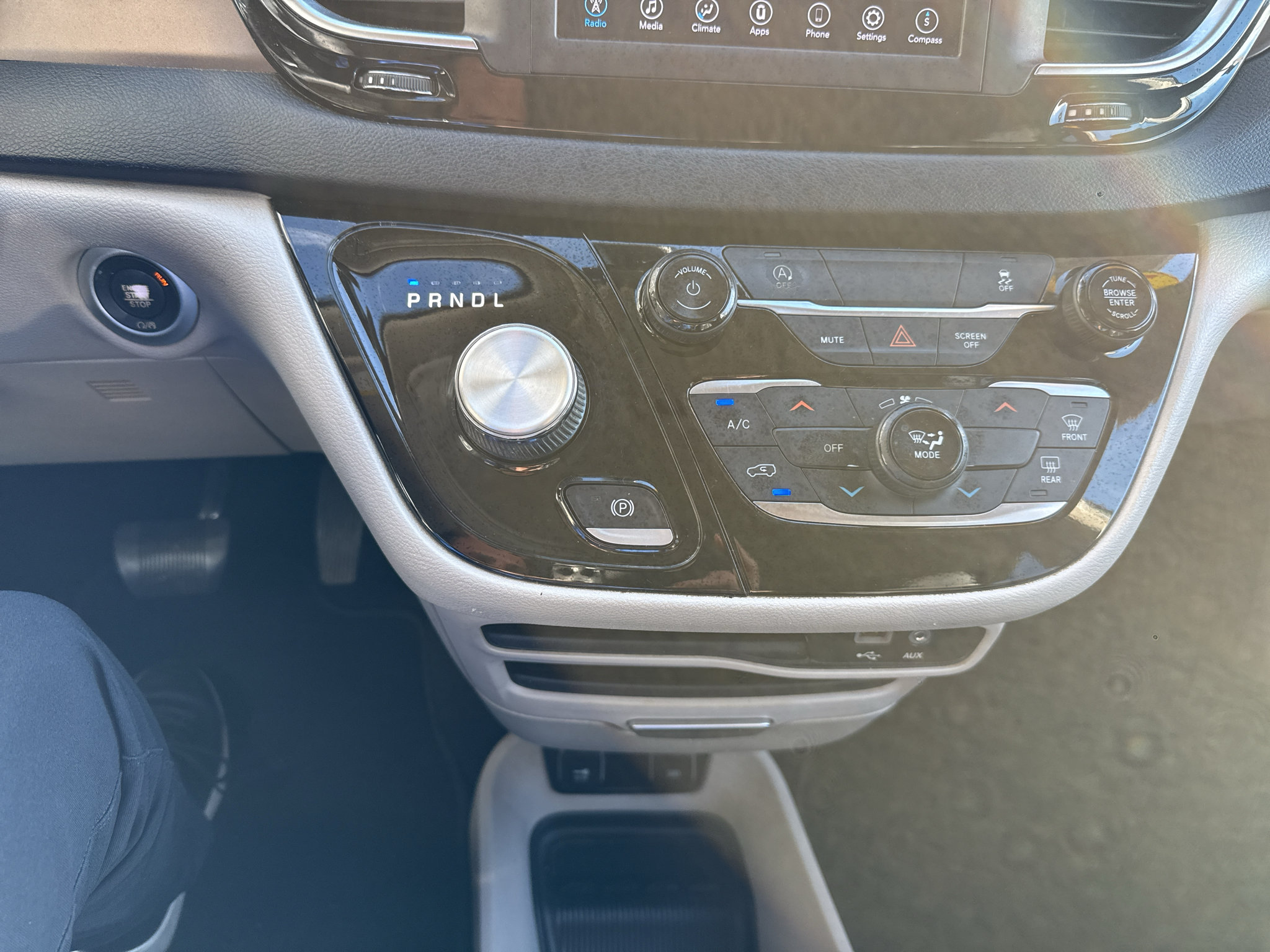 Used 2020 Chrysler Voyager Lxi FWD image 23