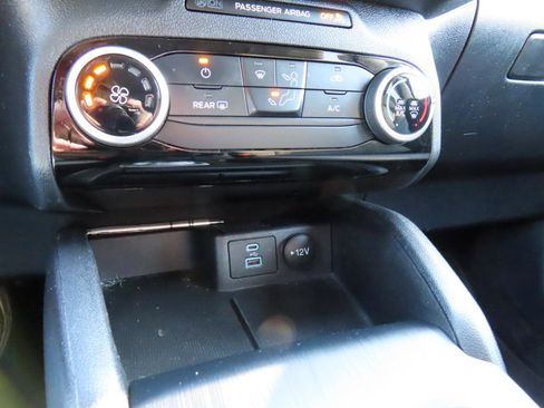 Used 2022 Ford Escape SE image 28