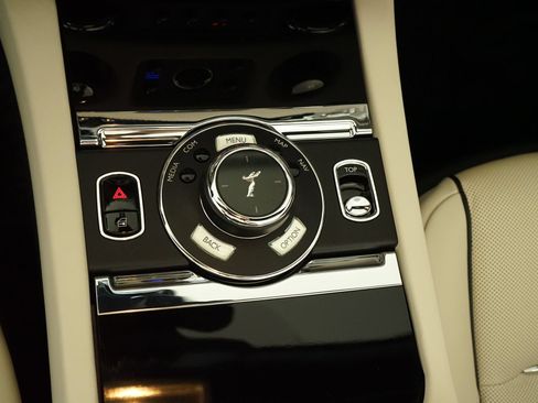 Used 2018 Rolls-Royce Dawn RWD image 20
