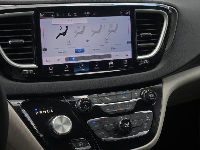 Used 2024 Chrysler Pacifica Touring-L FWD image 21
