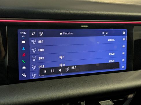 Certified 2025 Porsche Macan Electric image 36