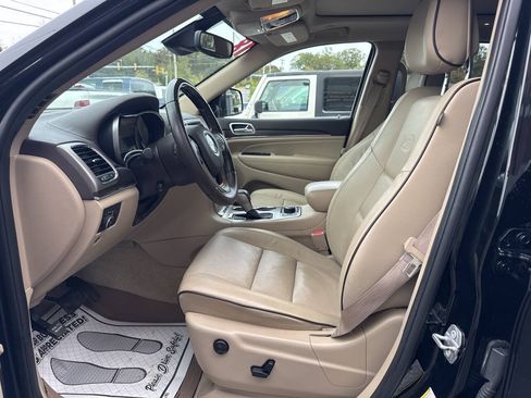 Used 2018 Jeep Grand Cherokee Overland AWD/4WD image 13