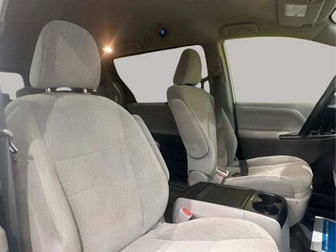 Used 2019 Toyota Sienna LE FWD image 40