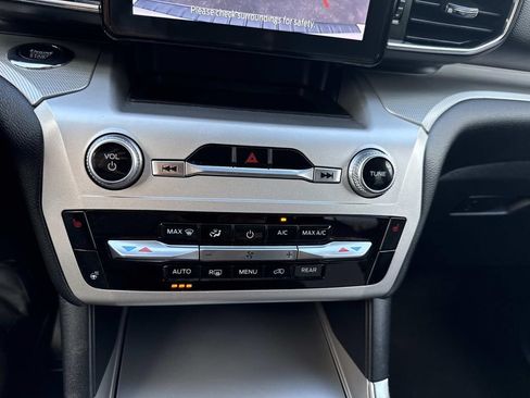 Used 2022 Ford Explorer XLT w/ Equipment Group 202A AWD/4WD image 26