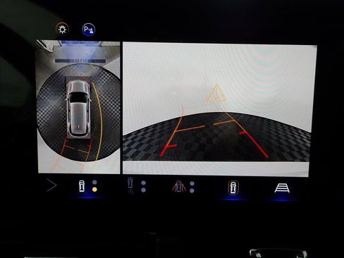 New 2025 Chevrolet Equinox LT w/ Safety and Technology Package image 2