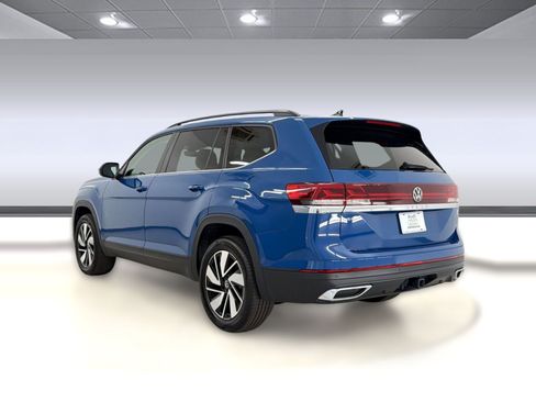 Used 2026 Volkswagen Atlas SE w/ Panoramic Sunroof Package FWD image 3