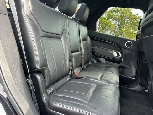 Used 2020 Land Rover Discovery SE image 26