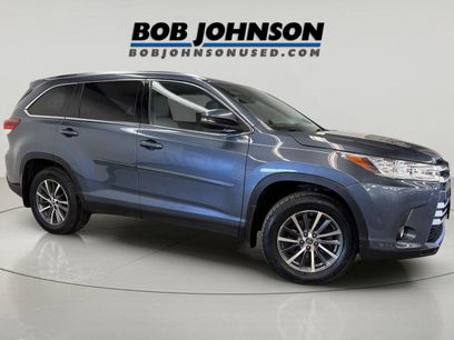 Used 2019 Toyota Highlander XLE w/ Carpet Mat Package (TMS)
