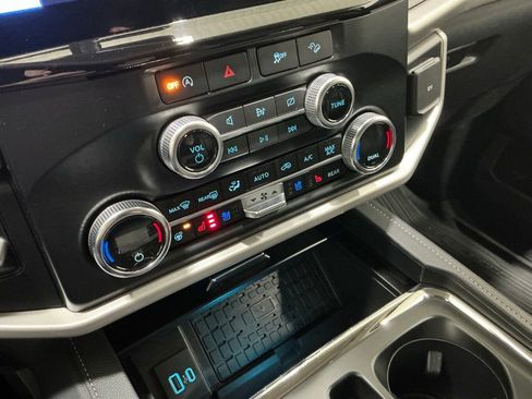 Used 2024 Ford Expedition XLT image 15