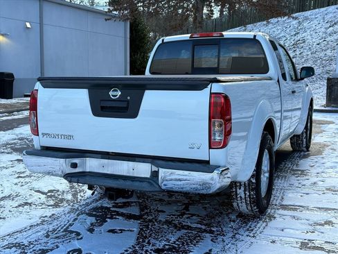 Used 2018 Nissan Frontier SV image 7